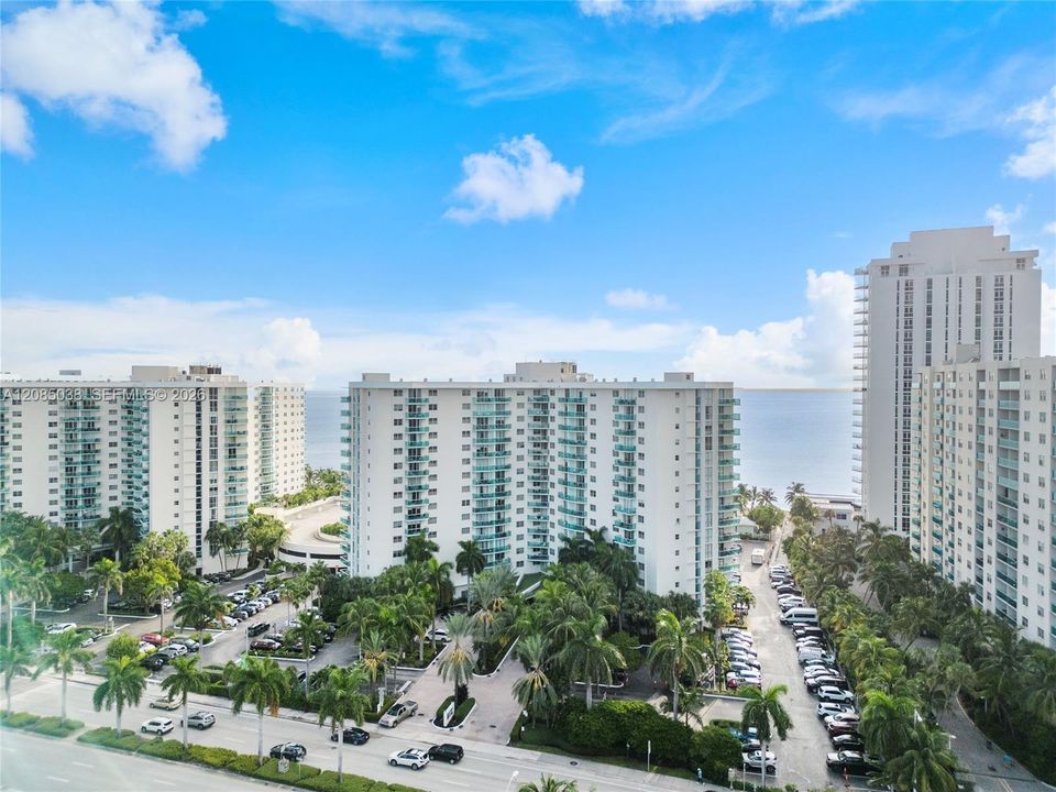 For Sale: $439,000 (1 beds, 1 baths, 1070 Square Feet)