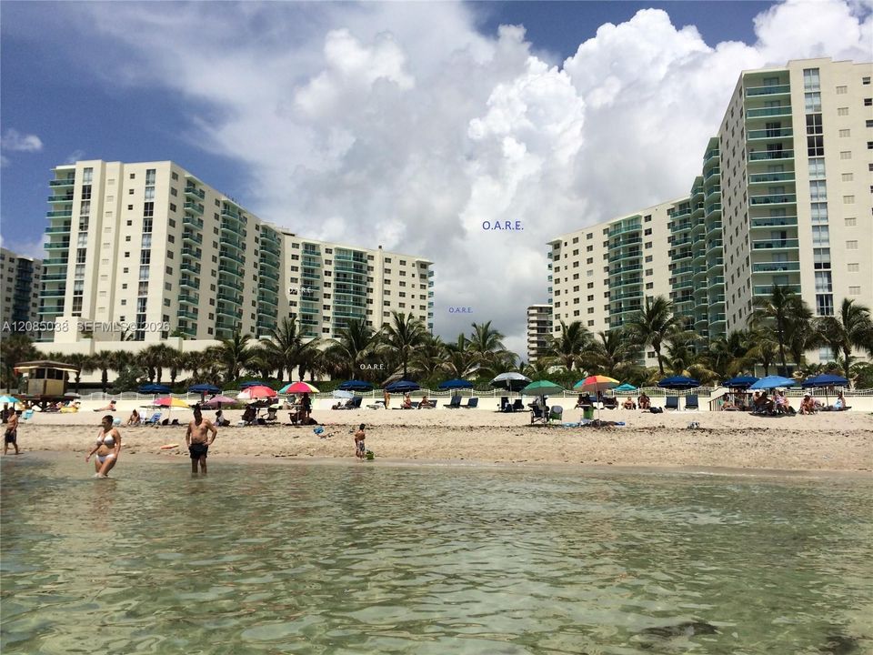 For Sale: $439,000 (1 beds, 1 baths, 1070 Square Feet)