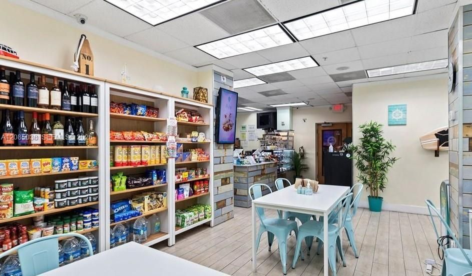 Cafe/store