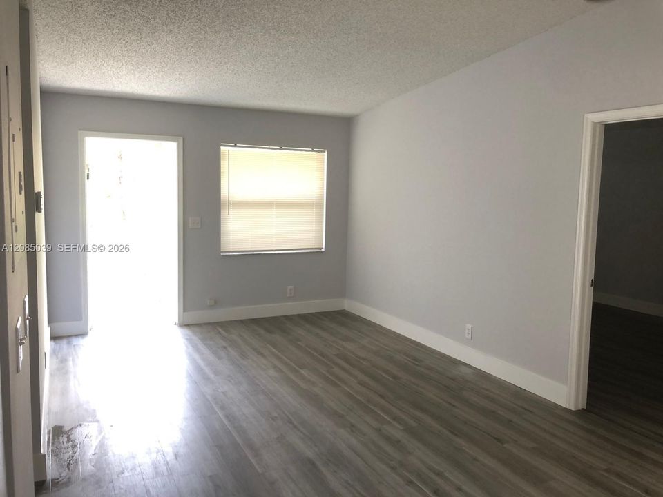 For Rent: $1,800 (2 beds, 2 baths, 867 Square Feet)