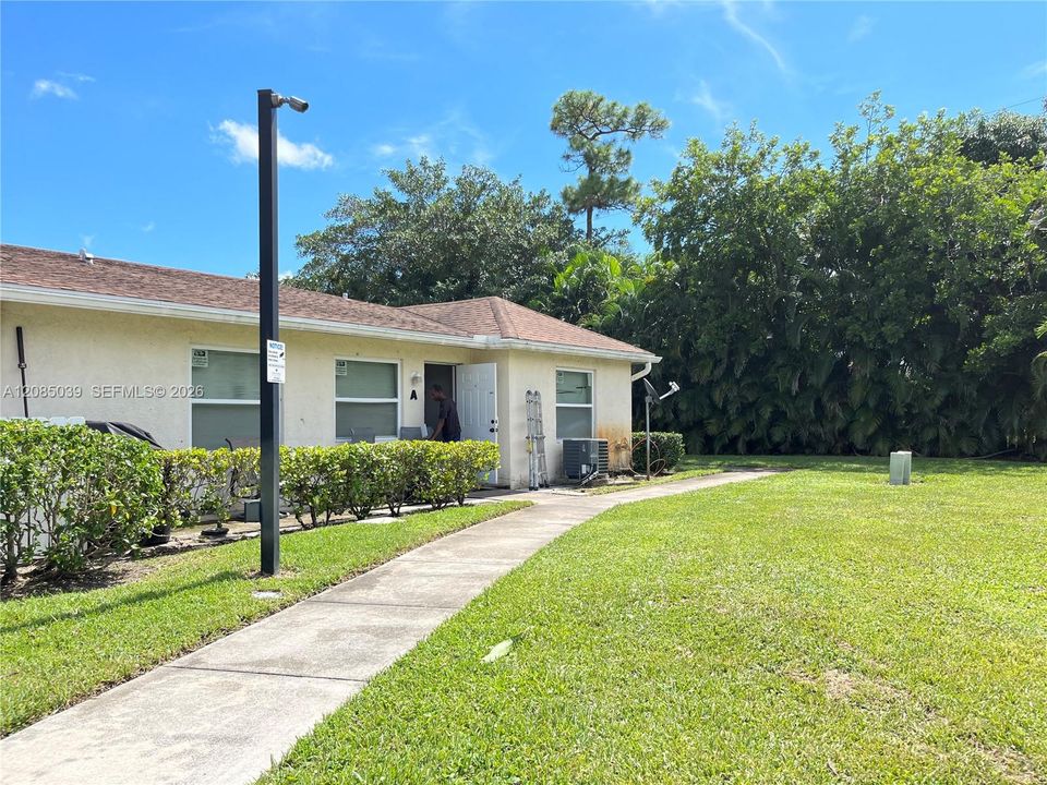 For Rent: $1,800 (2 beds, 2 baths, 867 Square Feet)