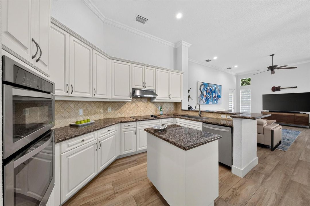 016-022-Kitchen-4000x2666