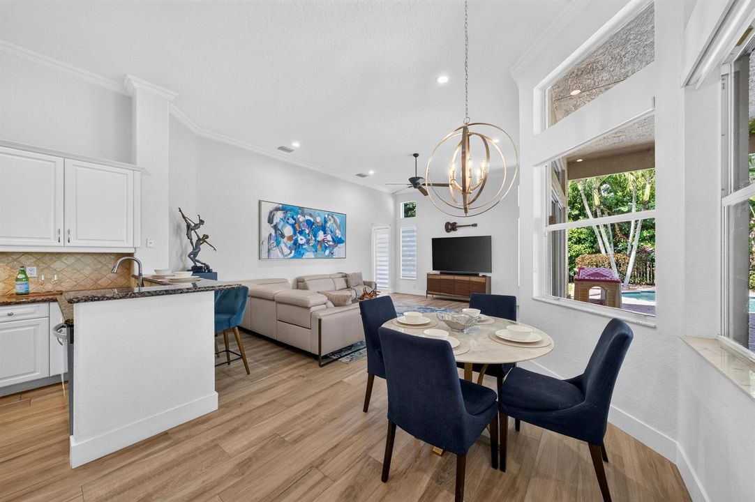 019-021-Breakfast Nook-4000x2664