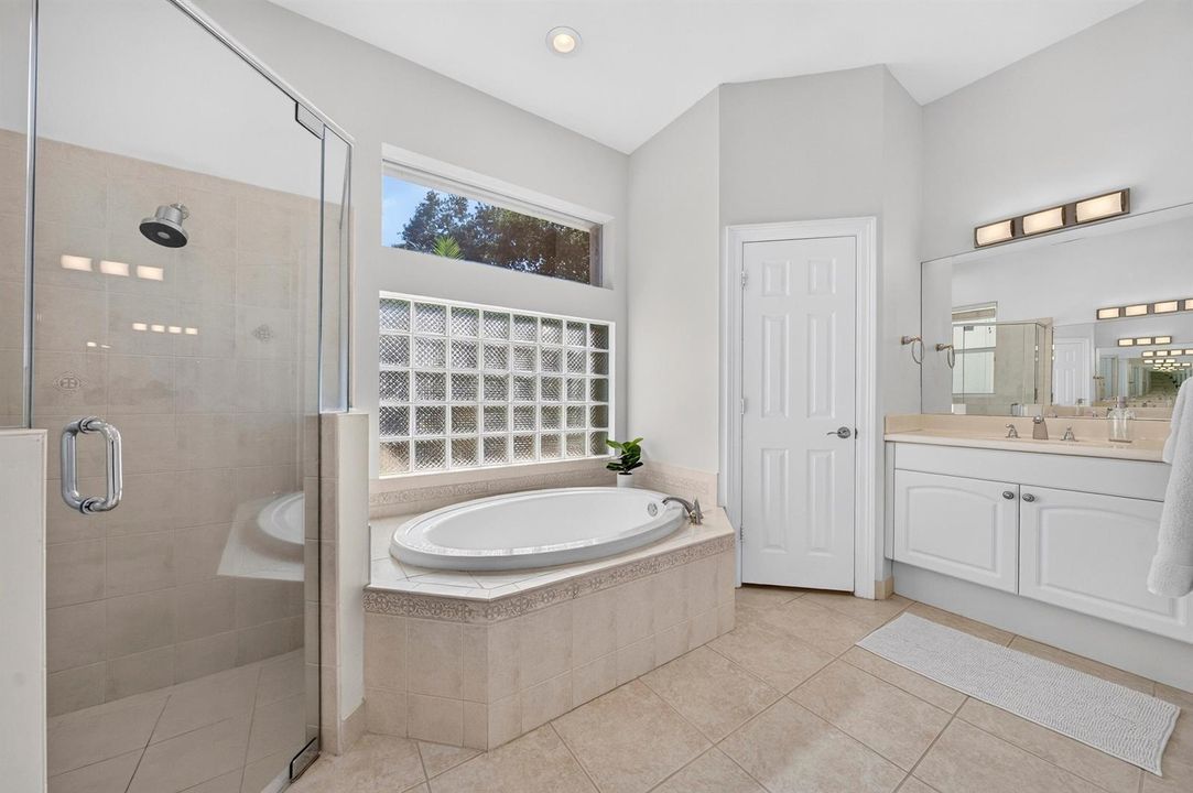 030-004-Primary Bath-4000x2662