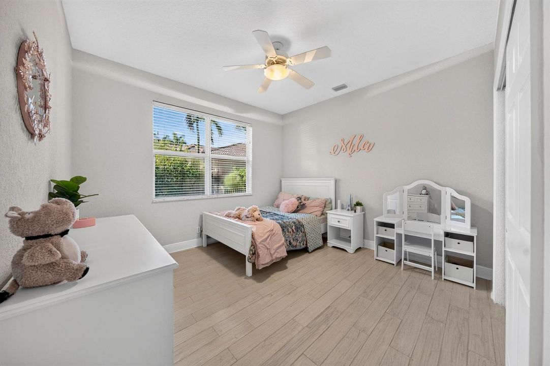 034-025-Bedroom-4000x2664