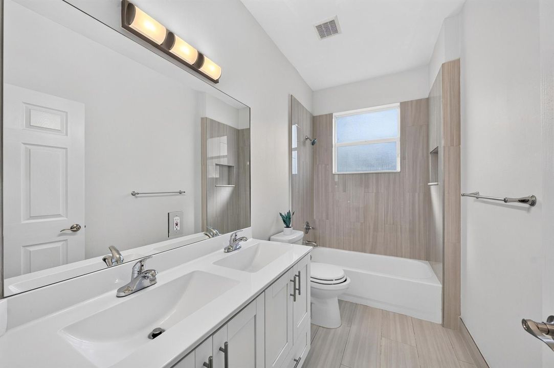 033-045-Bathroom-4000x2662