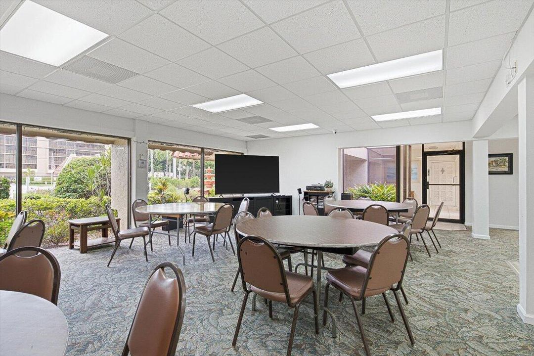 41-Community - Meeting Room