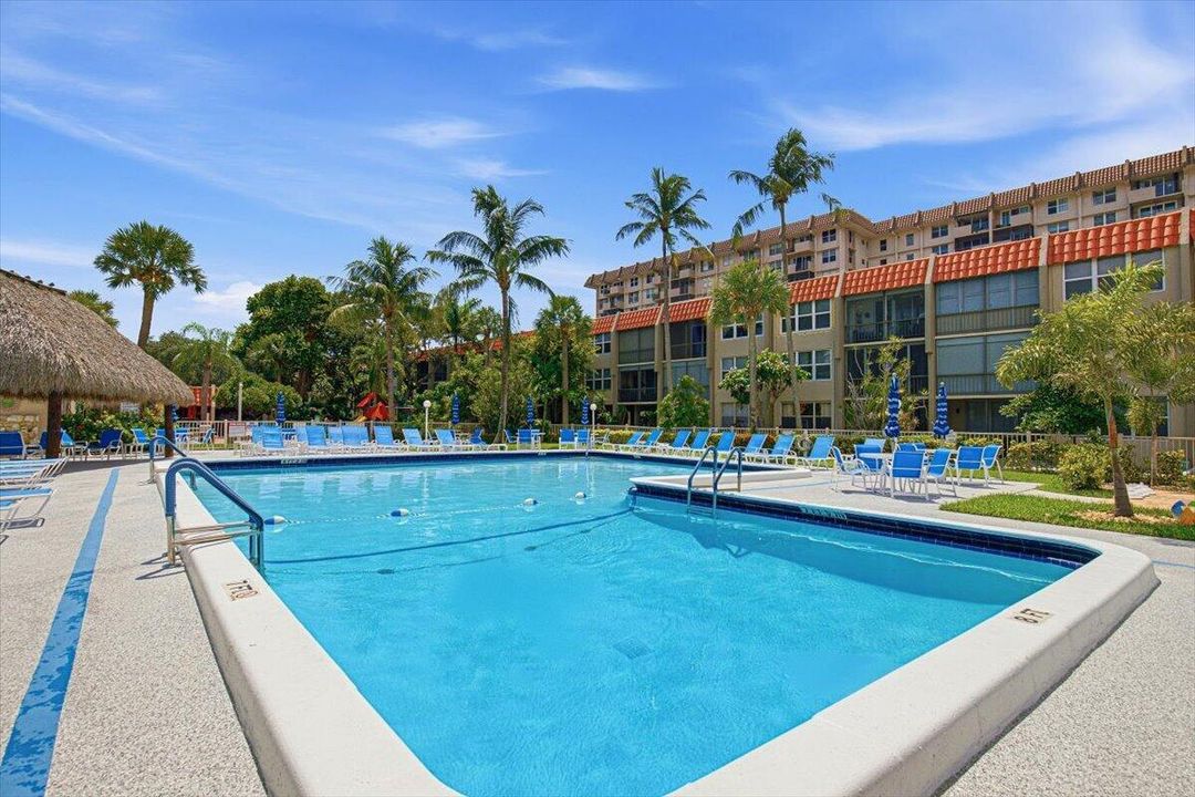36-Clubhouse-Pool
