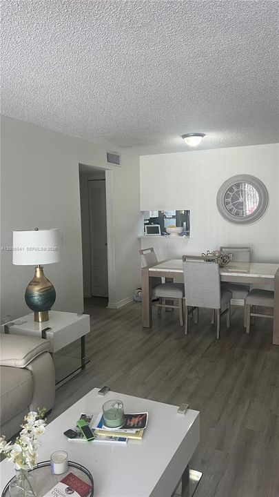En Venta: $255,000 (2 camas, 2 baños, 1000 Pies cuadrados)