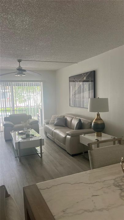 En Venta: $255,000 (2 camas, 2 baños, 1000 Pies cuadrados)