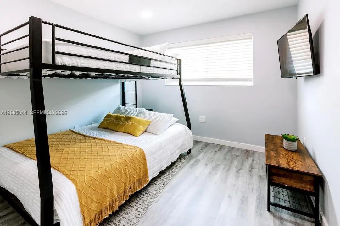 En Renta: $3,000 (2 camas, 1 baños, 2010 Pies cuadrados)