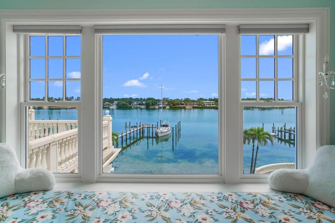Guest Bedroom/Window Seat