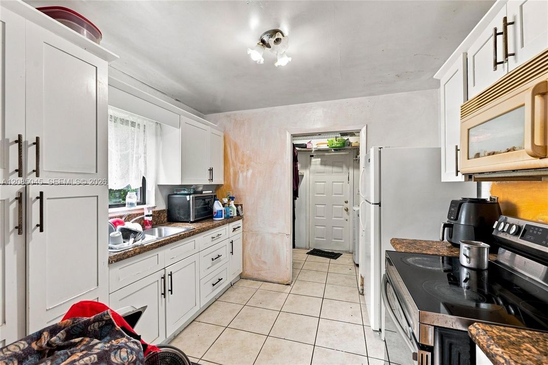 На продажу: $399,900 (3 спален, 2 ванн, 1160 Квадратных фут)