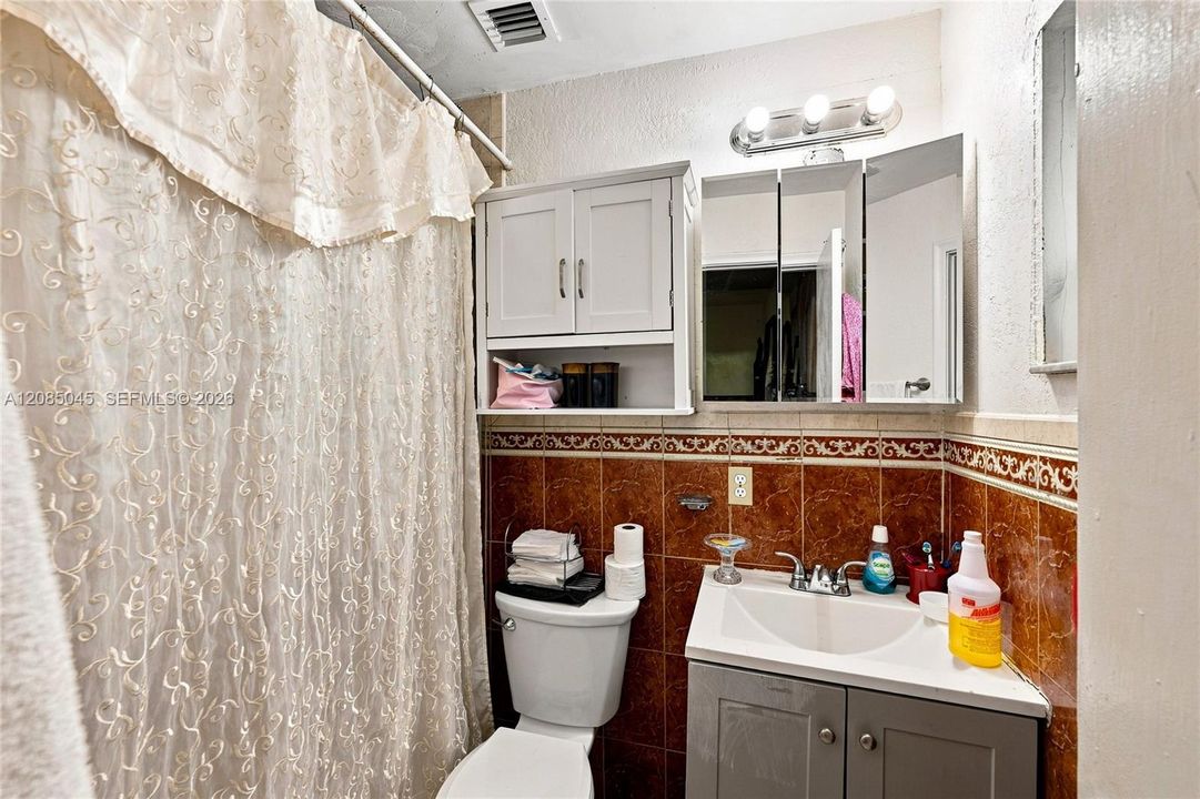 На продажу: $399,900 (3 спален, 2 ванн, 1160 Квадратных фут)