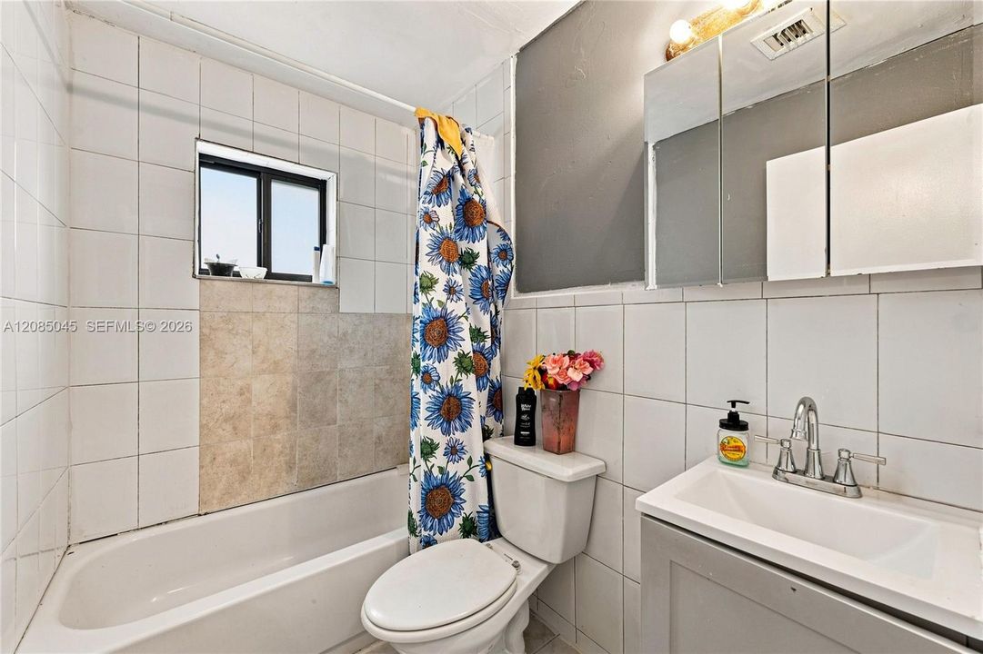 На продажу: $399,900 (3 спален, 2 ванн, 1160 Квадратных фут)