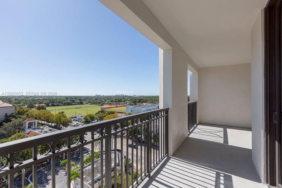 В аренду: $4,850 (2 спален, 2 ванн, 990 Квадратных фут)