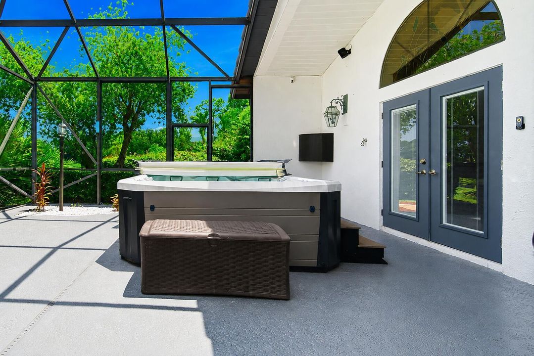 hot tub off master suite