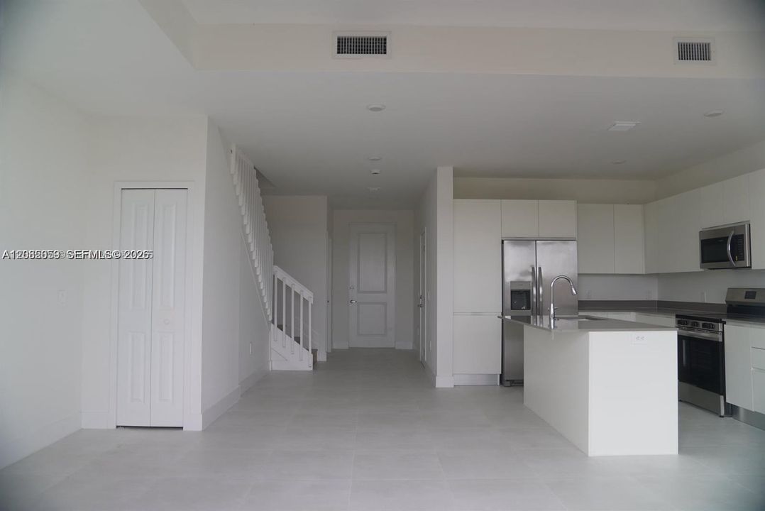 For Rent: $2,700 (3 beds, 3 baths, 0 Square Feet)