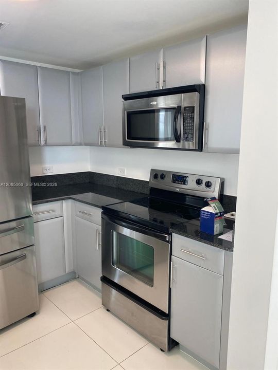В аренду: $2,300 (1 спален, 1 ванн, 670 Квадратных фут)