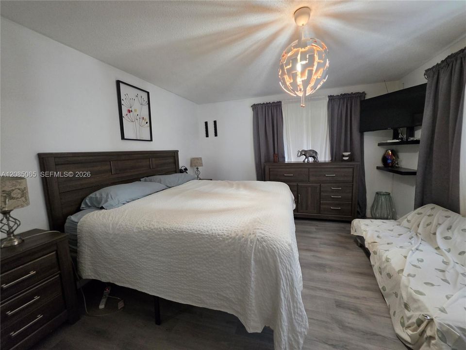 В аренду: $2,300 (2 спален, 2 ванн, 960 Квадратных фут)