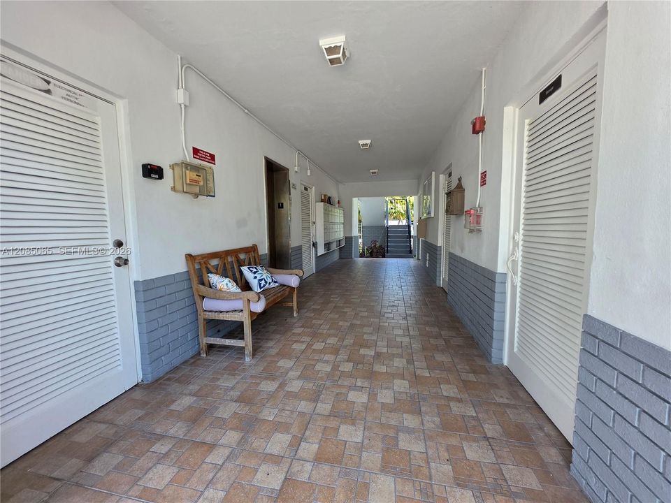 В аренду: $2,300 (2 спален, 2 ванн, 960 Квадратных фут)