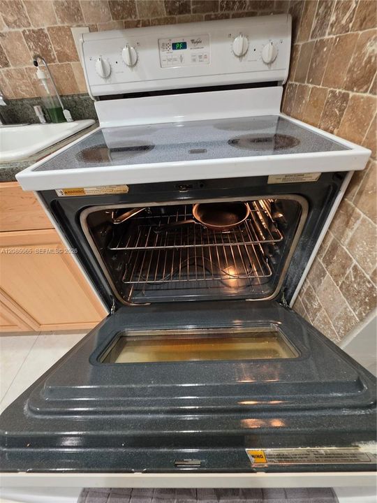 В аренду: $2,300 (2 спален, 2 ванн, 960 Квадратных фут)