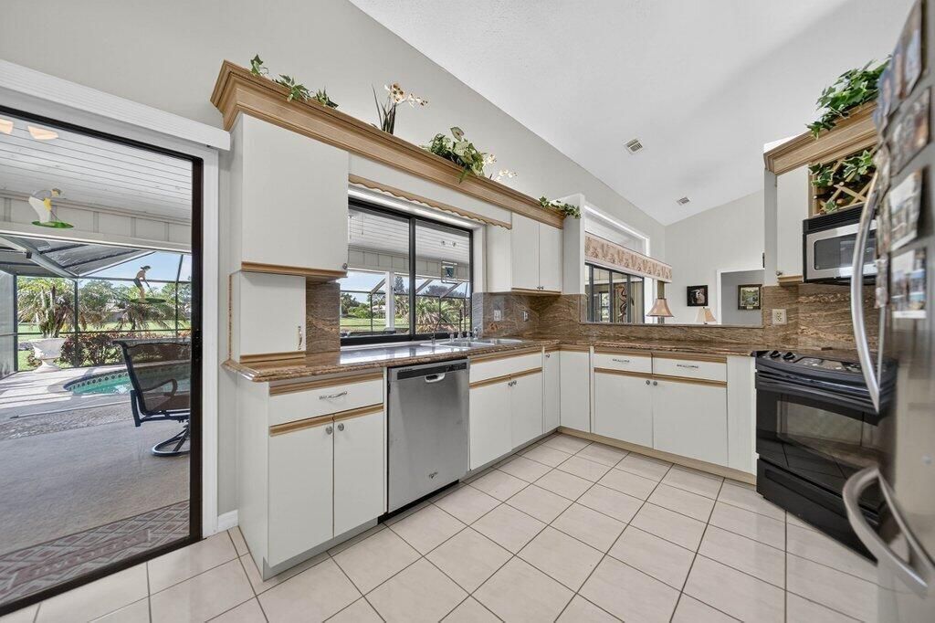 kitchen2.jpg-SMALL