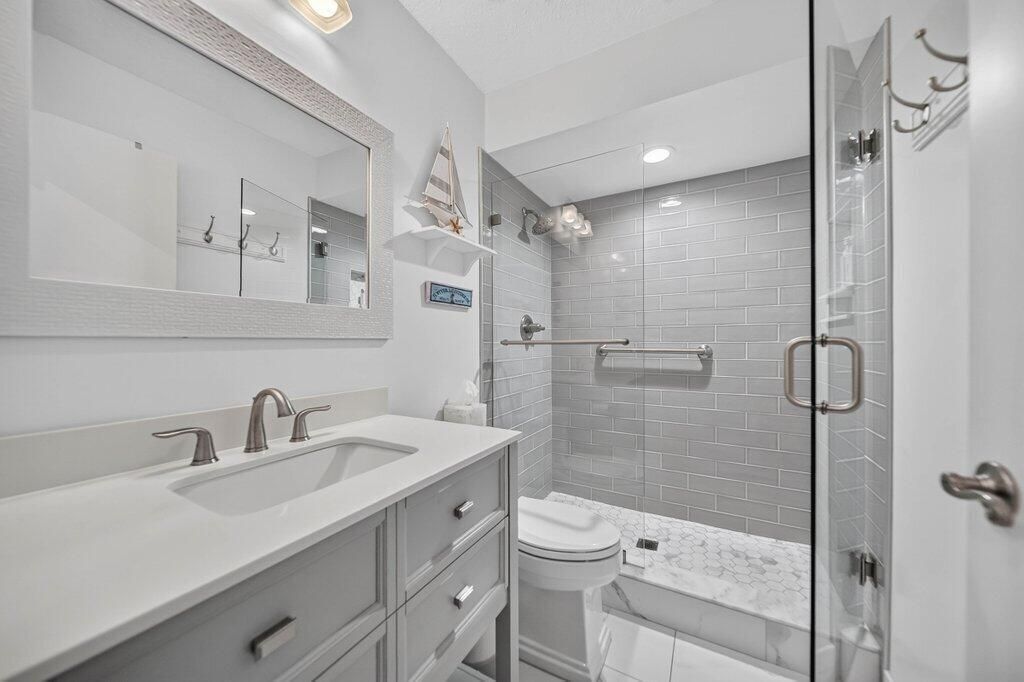 guestbath1.jpg-SMALL