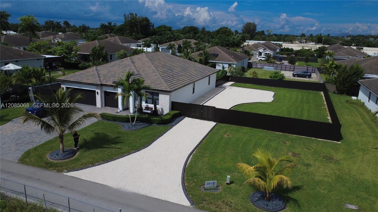 For Rent: $4,750 (4 beds, 3 baths, 2603 Square Feet)