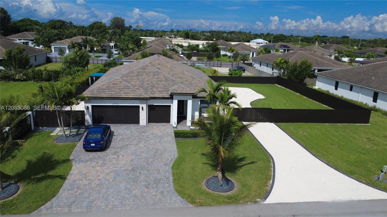 For Rent: $4,750 (4 beds, 3 baths, 2603 Square Feet)