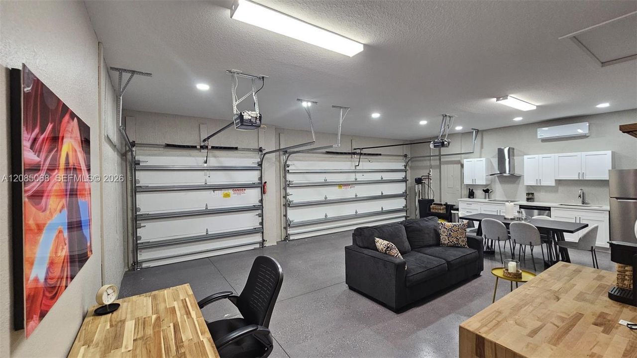 For Rent: $4,750 (4 beds, 3 baths, 2603 Square Feet)