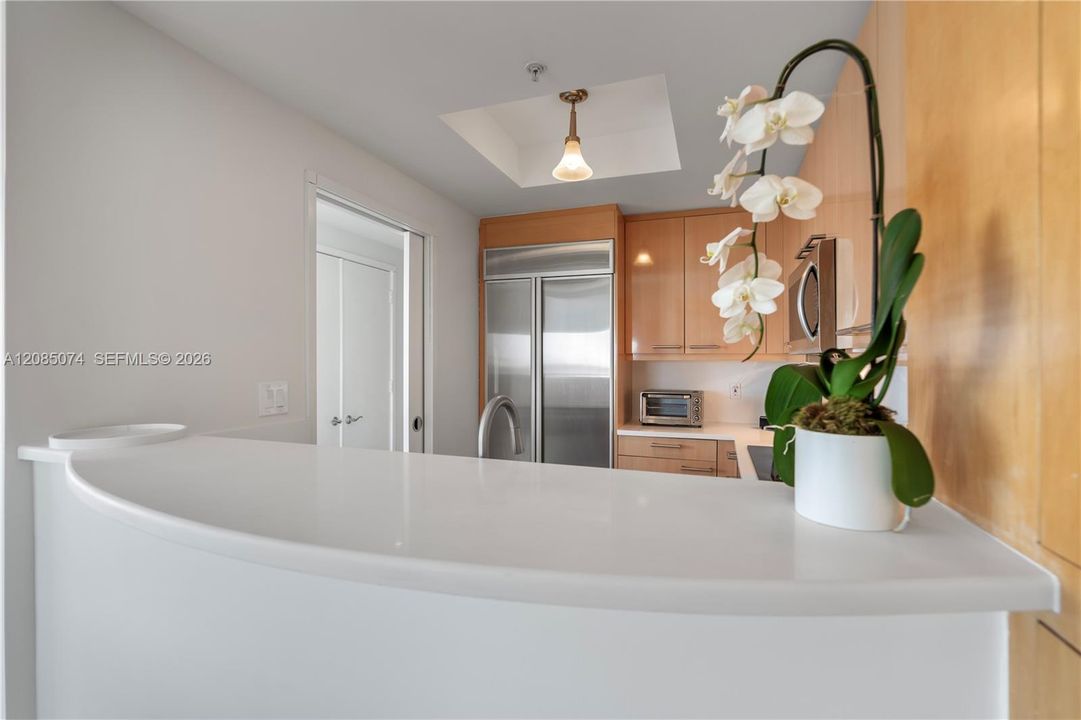 For Rent: $8,000 (1 beds, 1 baths, 1084 Square Feet)