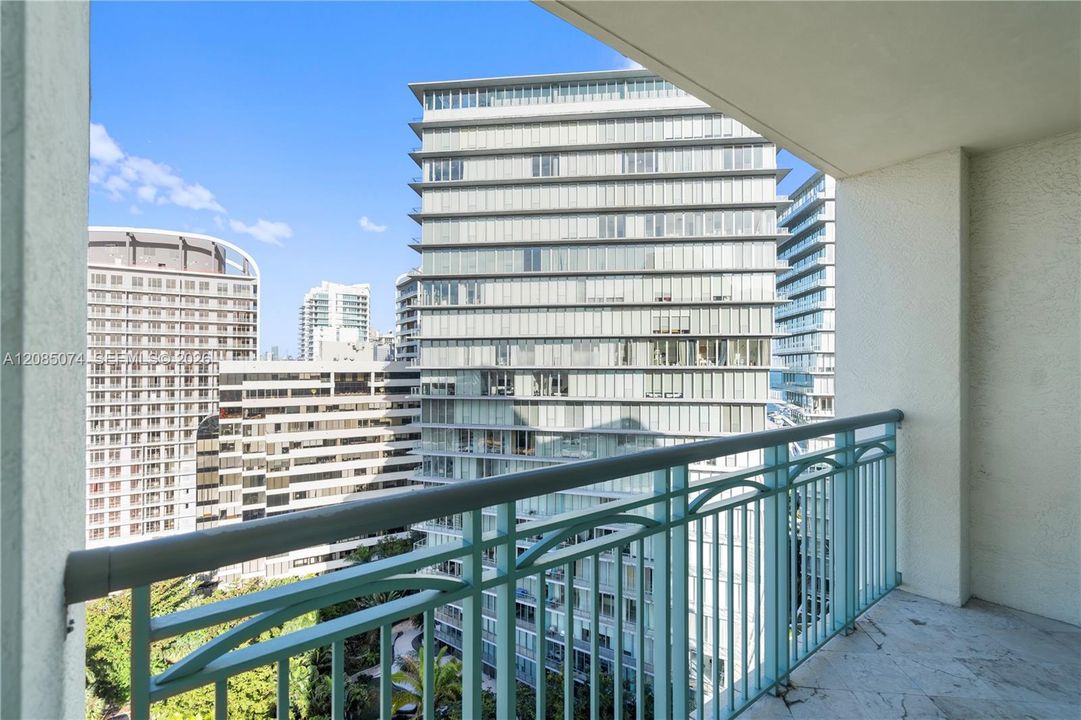 For Rent: $8,000 (1 beds, 1 baths, 1084 Square Feet)