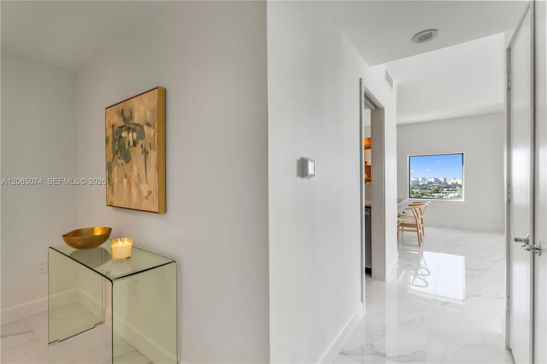 For Rent: $8,000 (1 beds, 1 baths, 1084 Square Feet)