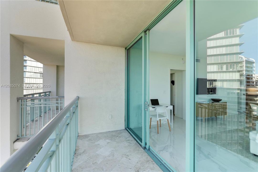 For Rent: $8,000 (1 beds, 1 baths, 1084 Square Feet)