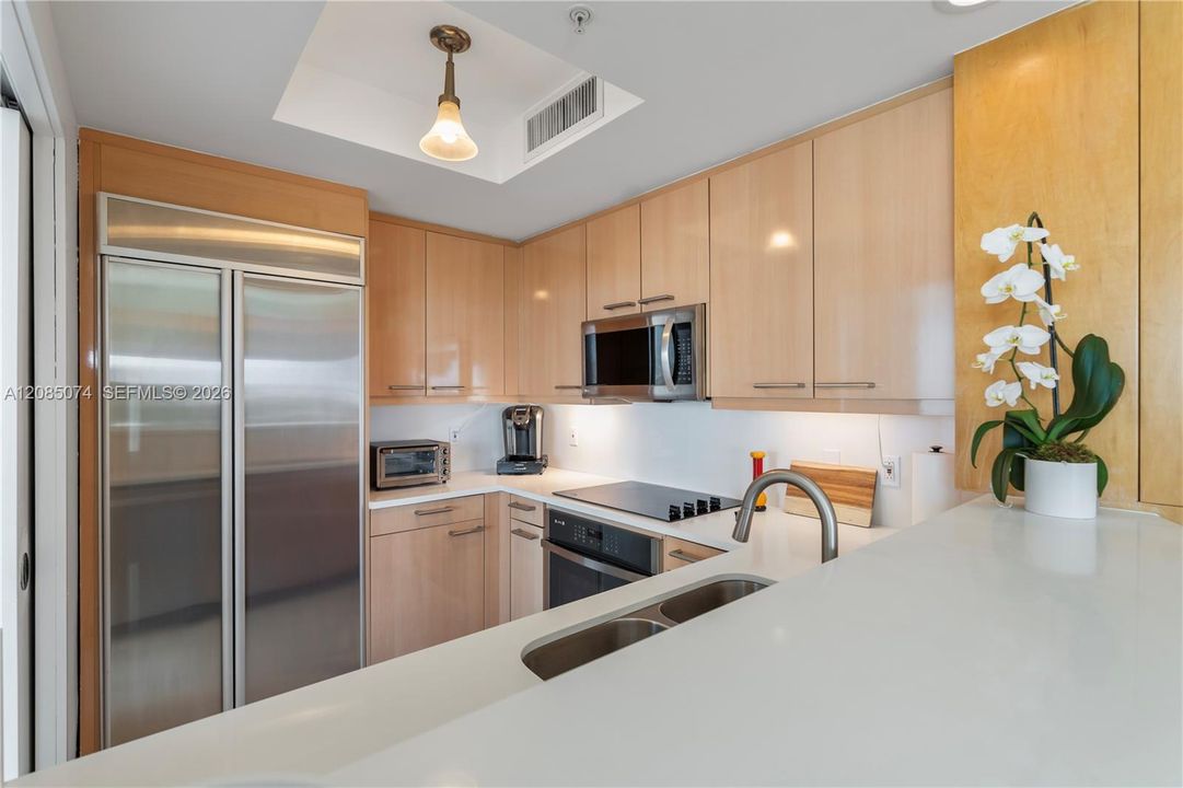 For Rent: $8,000 (1 beds, 1 baths, 1084 Square Feet)