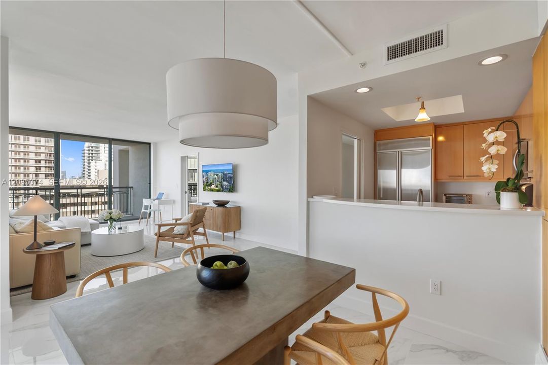 For Rent: $8,000 (1 beds, 1 baths, 1084 Square Feet)