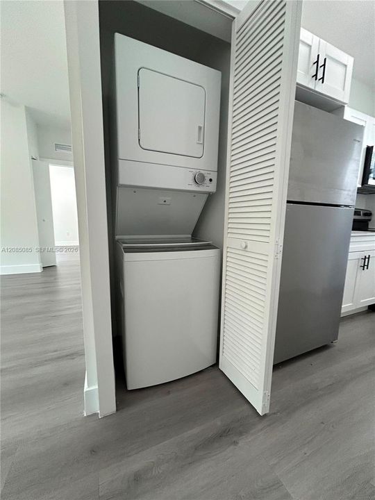 В аренду: $2,600 (2 спален, 1 ванн, 650 Квадратных фут)