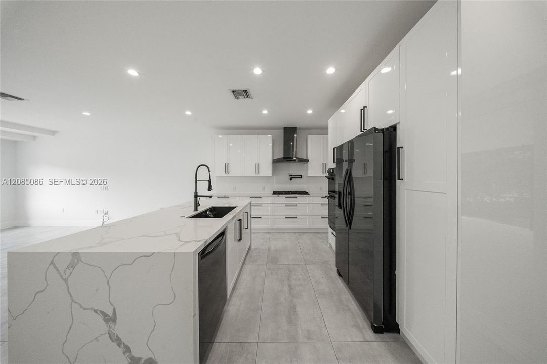 В аренду: $4,000 (2 спален, 1 ванн, 1146 Квадратных фут)