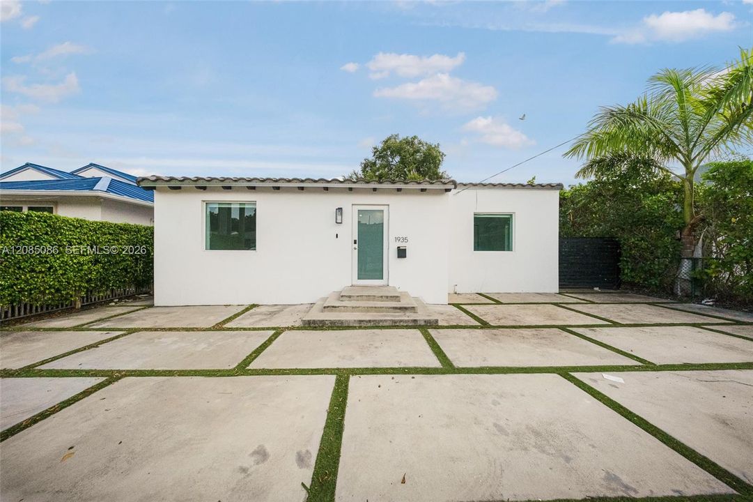 В аренду: $4,000 (2 спален, 1 ванн, 1146 Квадратных фут)