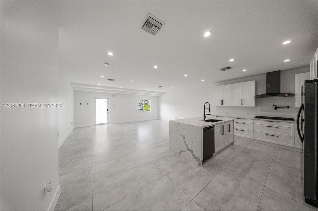 В аренду: $4,000 (2 спален, 1 ванн, 1146 Квадратных фут)