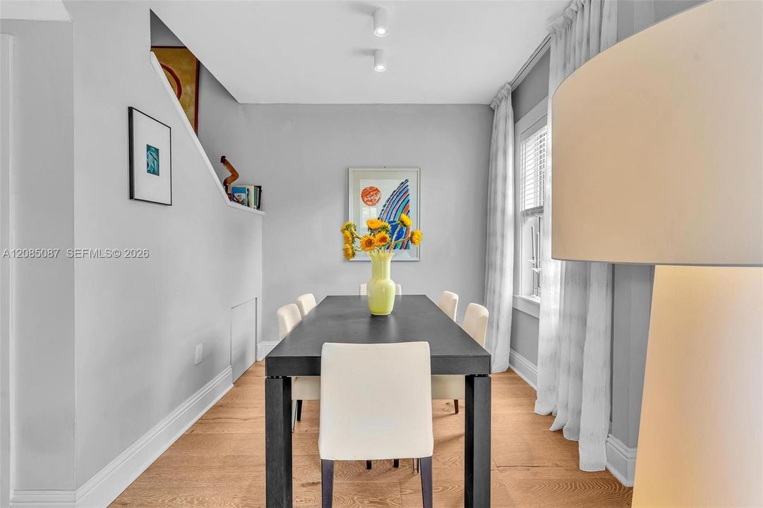 Active With Contract: $3,000 (2 beds, 1 baths, 690 Square Feet)