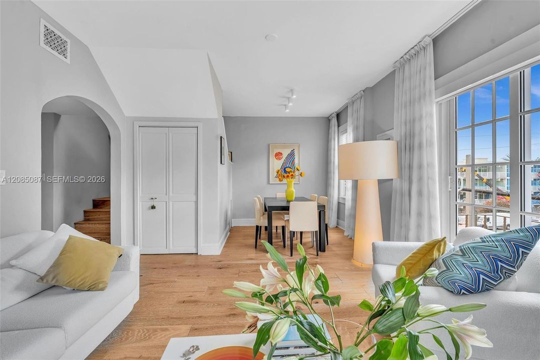 Active With Contract: $3,000 (2 beds, 1 baths, 690 Square Feet)