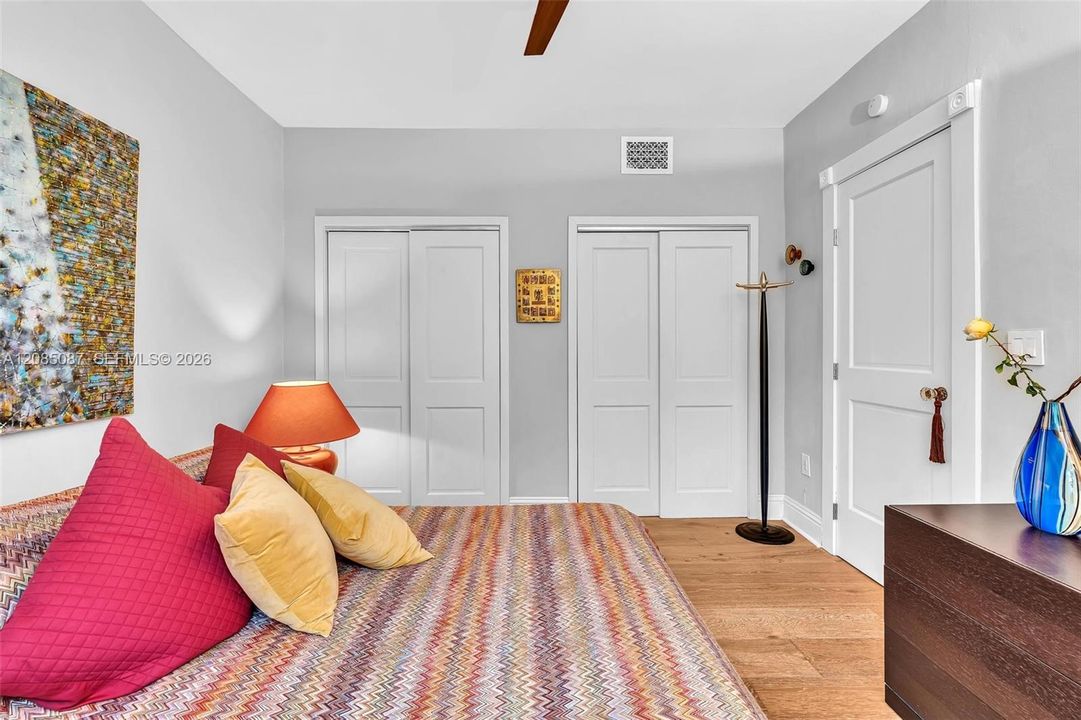 Active With Contract: $3,000 (2 beds, 1 baths, 690 Square Feet)