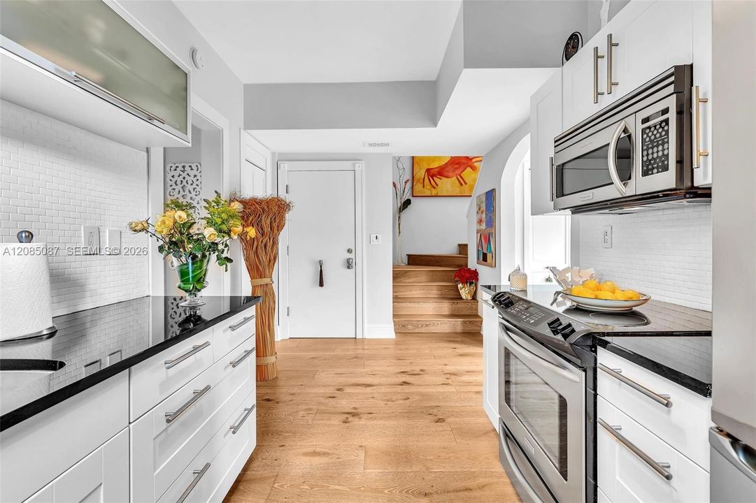 Active With Contract: $3,000 (2 beds, 1 baths, 690 Square Feet)
