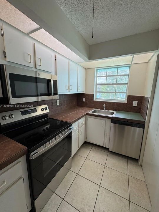 For Rent: $1,995 (2 beds, 2 baths, 1040 Square Feet)