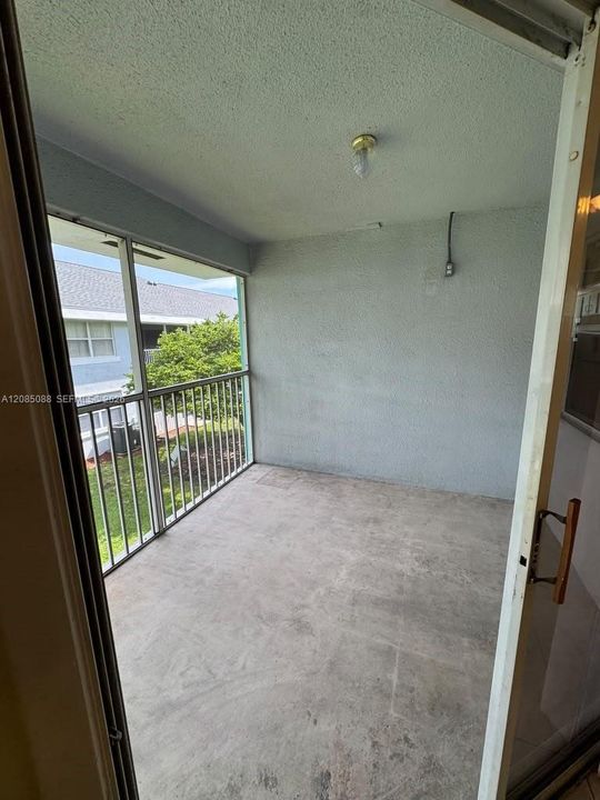 For Rent: $1,995 (2 beds, 2 baths, 1040 Square Feet)
