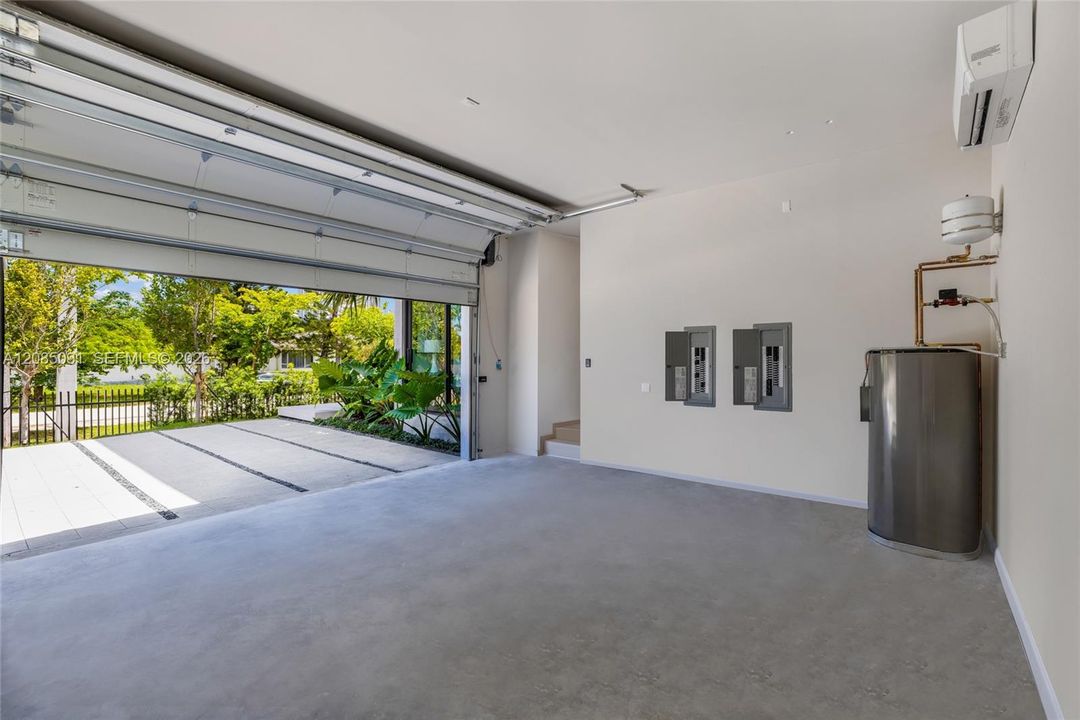 For Sale: $7,875,000 (6 beds, 7 baths, 4192 Square Feet)