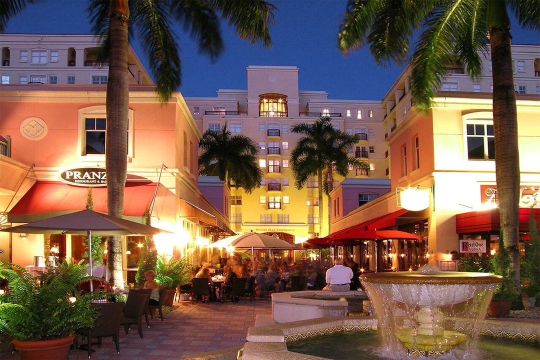 032 Mizner Park Restau-LR