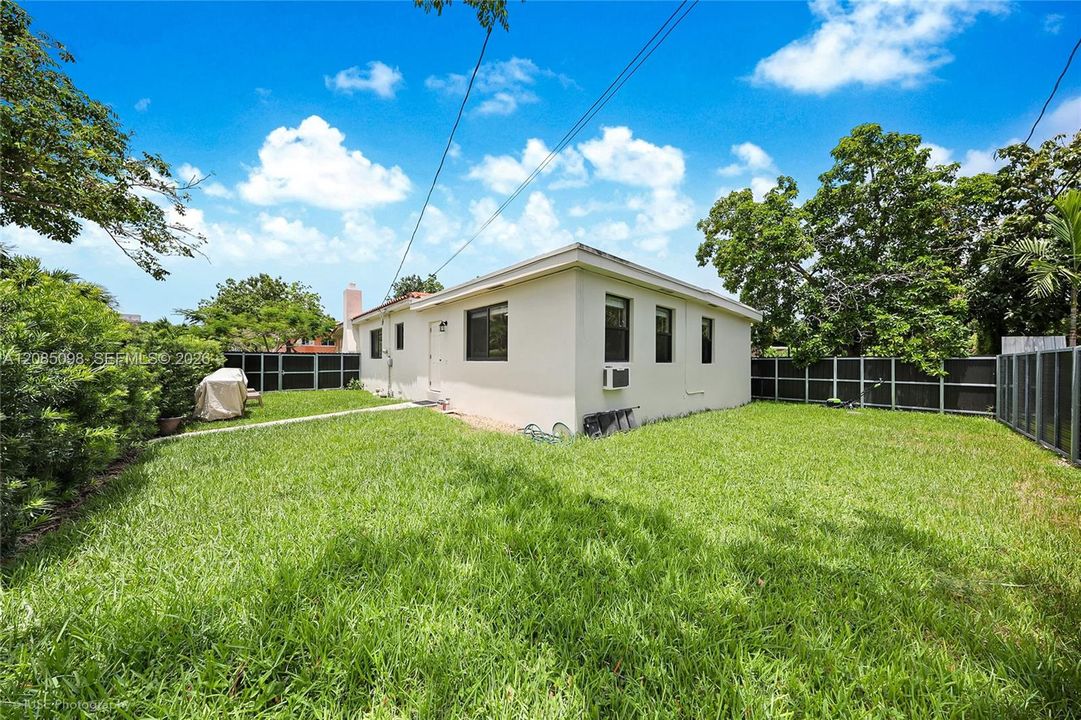 В аренду: $4,300 (3 спален, 2 ванн, 1595 Квадратных фут)